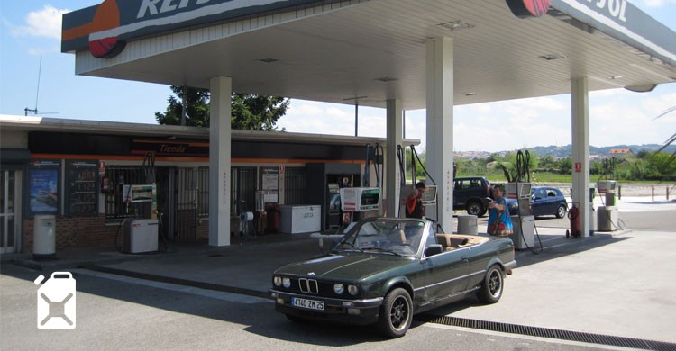 Station service - wikimedia